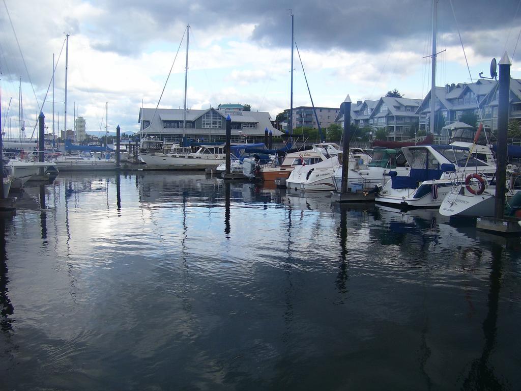 Bed and Breakfast At Nautica Tigh Private Keypad Entrances Qualicum Beach Exteriér fotografie