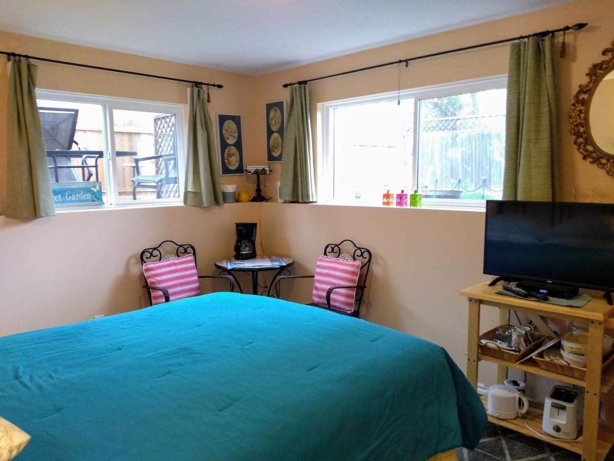 Bed and Breakfast At Nautica Tigh Private Keypad Entrances Qualicum Beach Exteriér fotografie