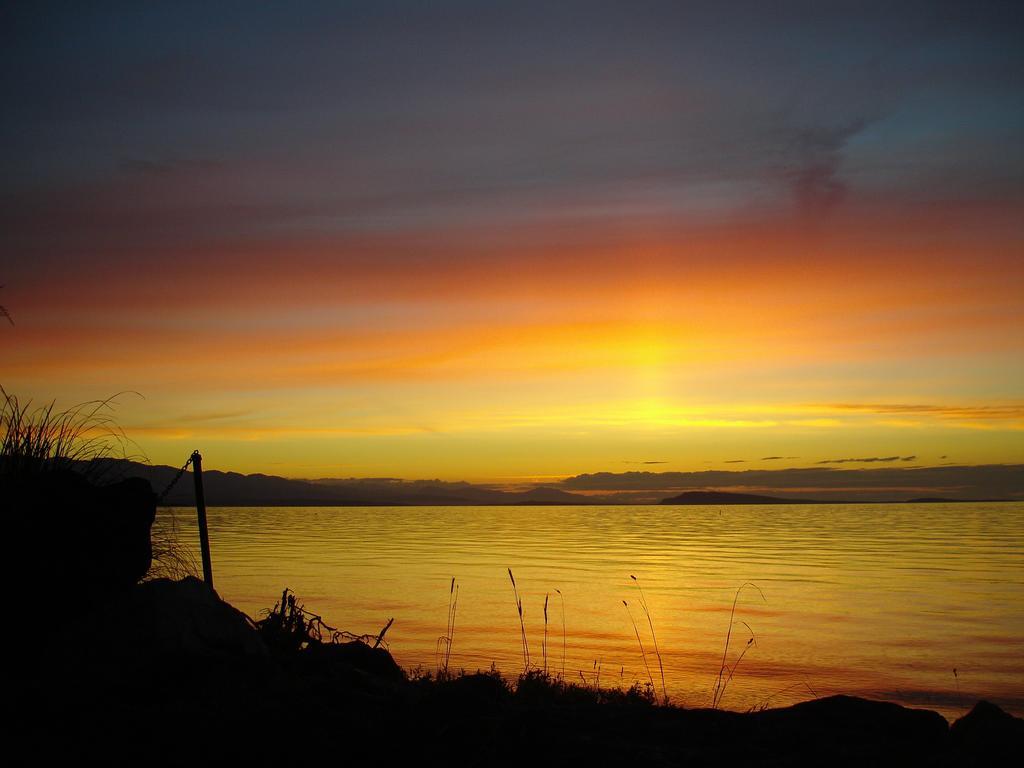 Bed and Breakfast At Nautica Tigh Private Keypad Entrances Qualicum Beach Exteriér fotografie