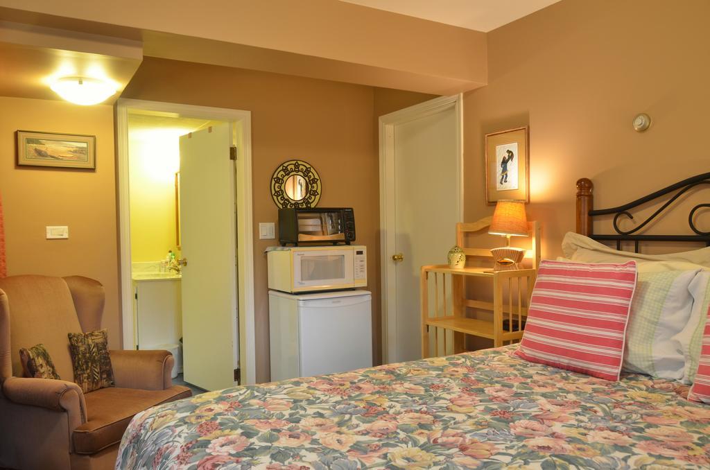 Bed and Breakfast At Nautica Tigh Private Keypad Entrances Qualicum Beach Exteriér fotografie
