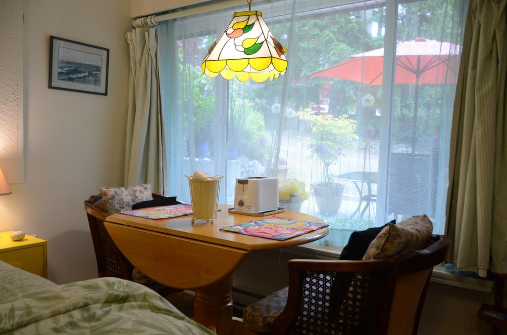 Bed and Breakfast At Nautica Tigh Private Keypad Entrances Qualicum Beach Exteriér fotografie