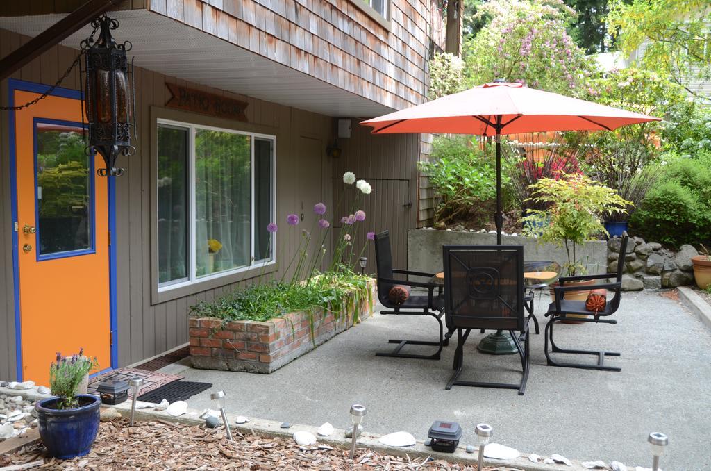 Bed and Breakfast At Nautica Tigh Private Keypad Entrances Qualicum Beach Exteriér fotografie