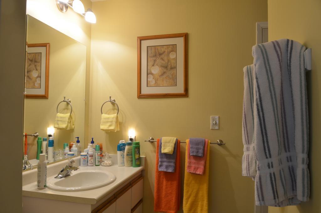 Bed and Breakfast At Nautica Tigh Private Keypad Entrances Qualicum Beach Exteriér fotografie