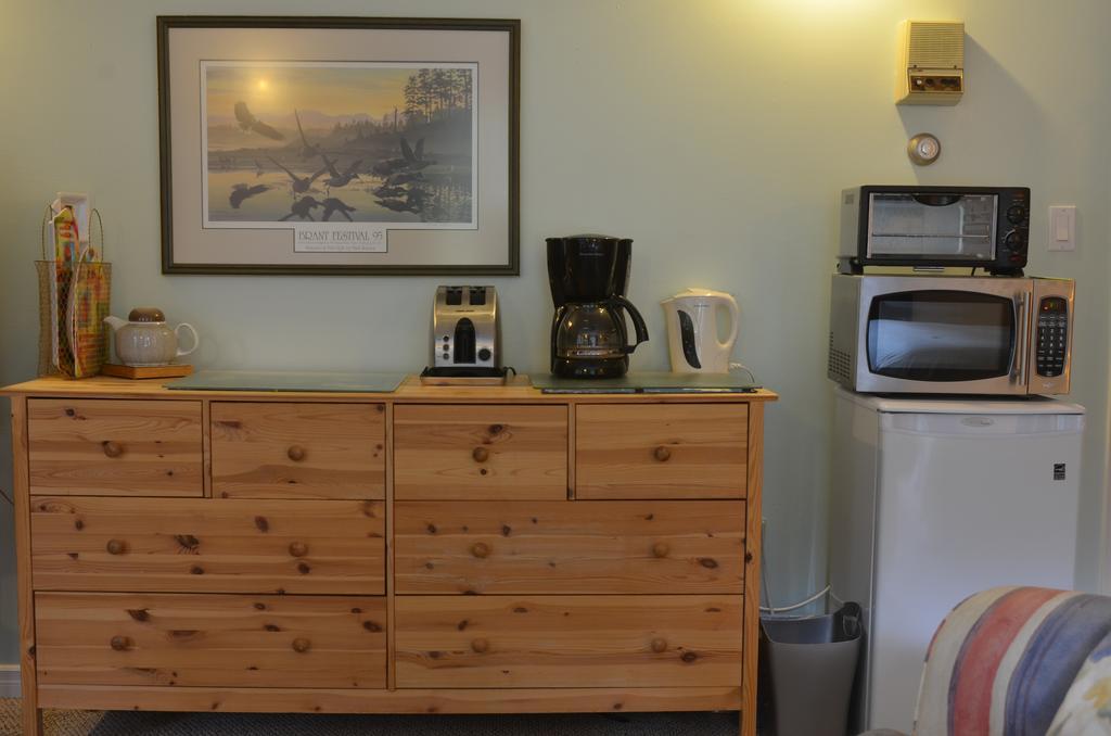 Bed and Breakfast At Nautica Tigh Private Keypad Entrances Qualicum Beach Exteriér fotografie