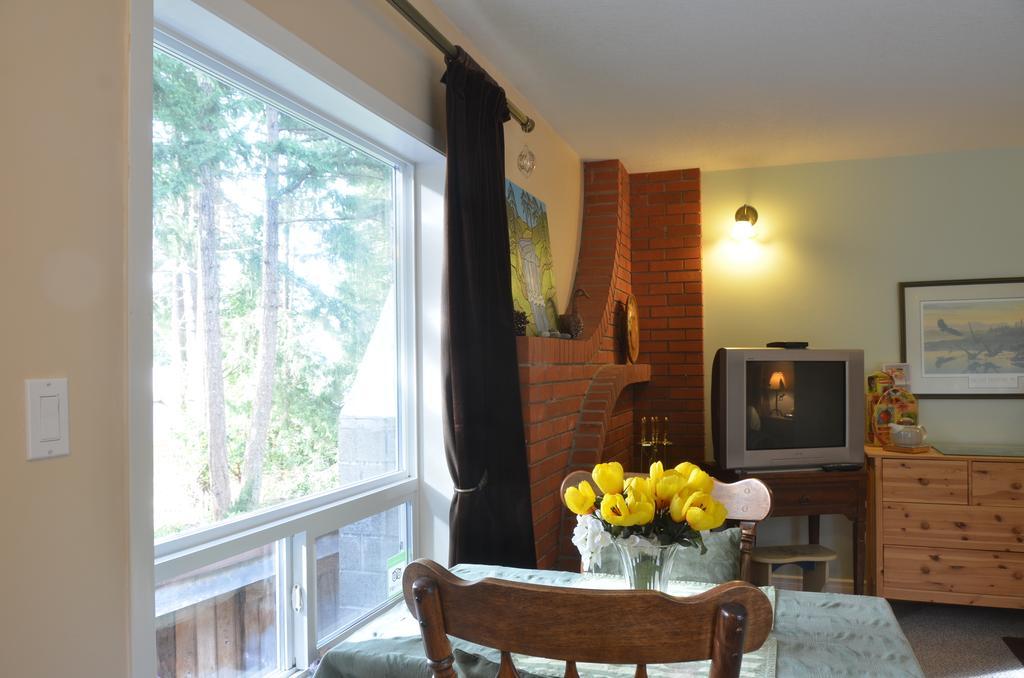 Bed and Breakfast At Nautica Tigh Private Keypad Entrances Qualicum Beach Exteriér fotografie