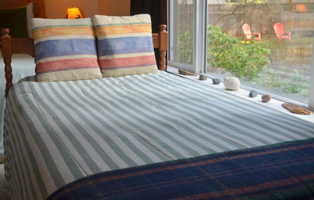 Bed and Breakfast At Nautica Tigh Private Keypad Entrances Qualicum Beach Exteriér fotografie