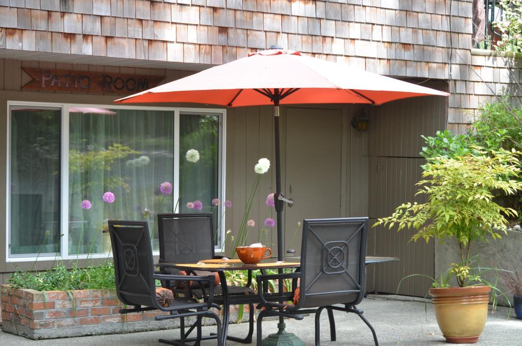 Bed and Breakfast At Nautica Tigh Private Keypad Entrances Qualicum Beach Exteriér fotografie