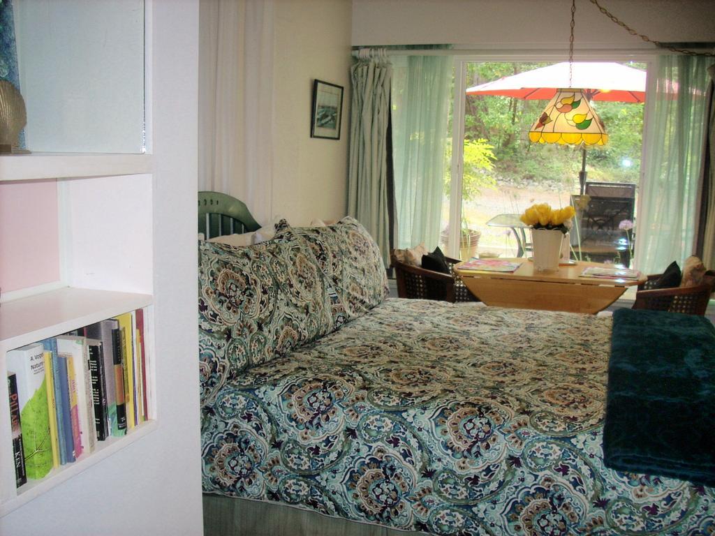 Bed and Breakfast At Nautica Tigh Private Keypad Entrances Qualicum Beach Exteriér fotografie